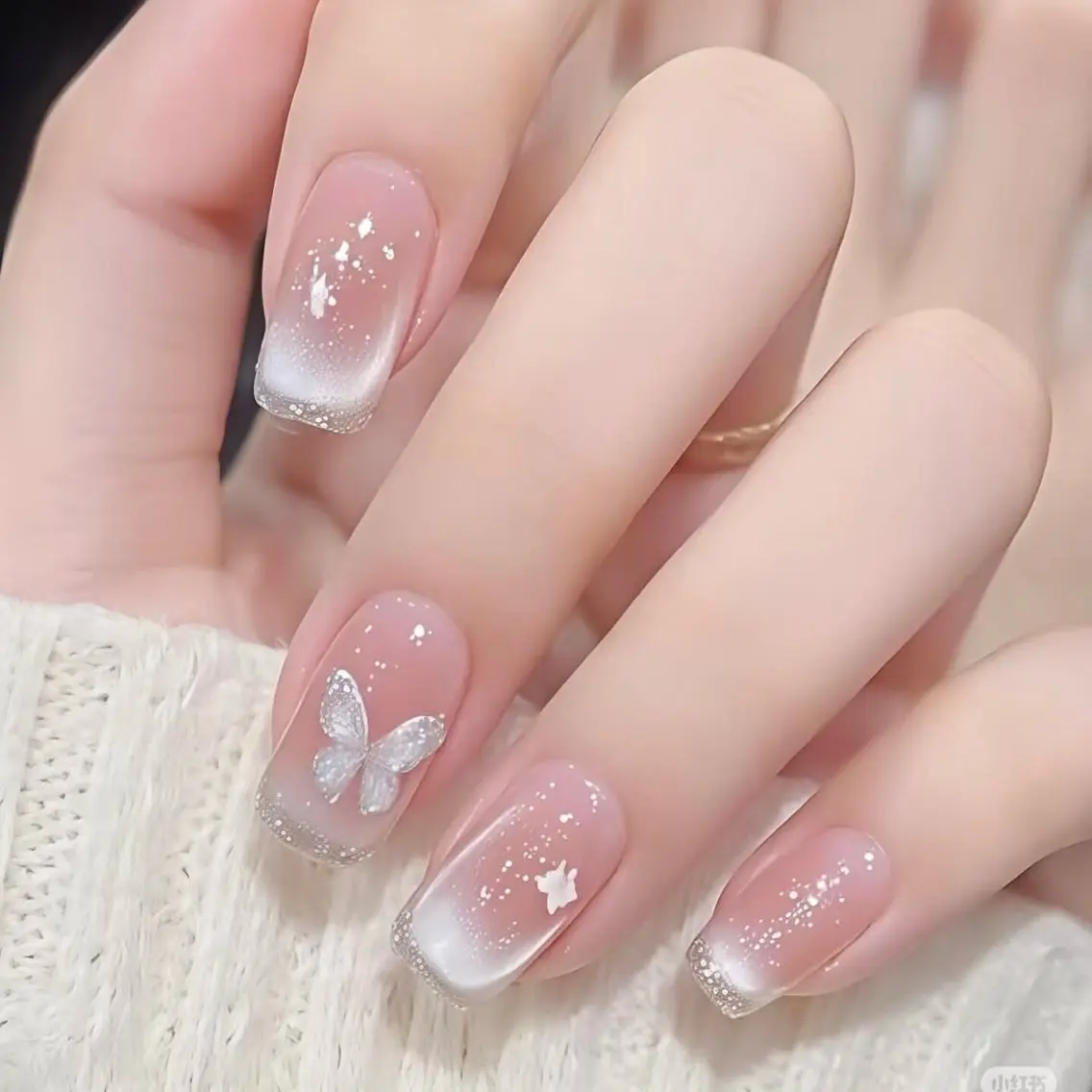 ネイル チークネイル ジェルネイル キラキラネイル 韓国ネイル マグネットネイル ハンドネイル ハンドケア Blingg NailStudioのネイルデザイン