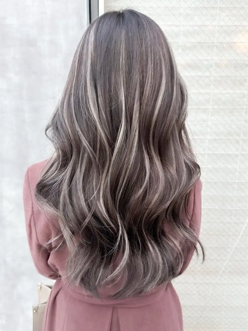 ロング カラー シールエクステ バレイヤージュ ベージュカラー ブリーチ ケアブリーチ カット ヘアカラー 大阪梅田/レイヤー/ ハイライト/yuuのヘアスタイル