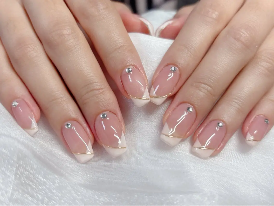 ネイル フレンチネイル 持ち込み Nail •Head スパFortunaのネイルデザイン