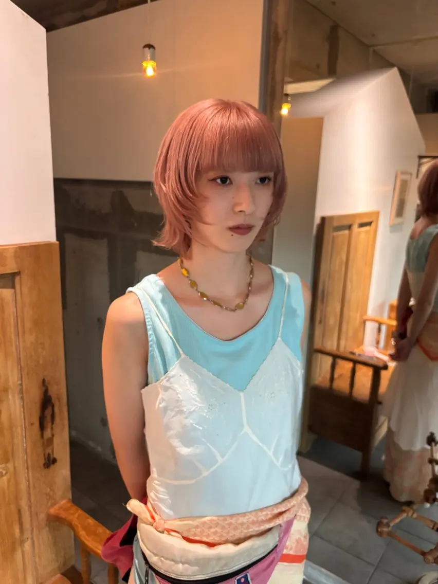 ショート カラー ベージュカラー ピンクカラー ピンクベージュ レイヤーカット mirai/パーマ ブリーチ/デザインのヘアスタイル
