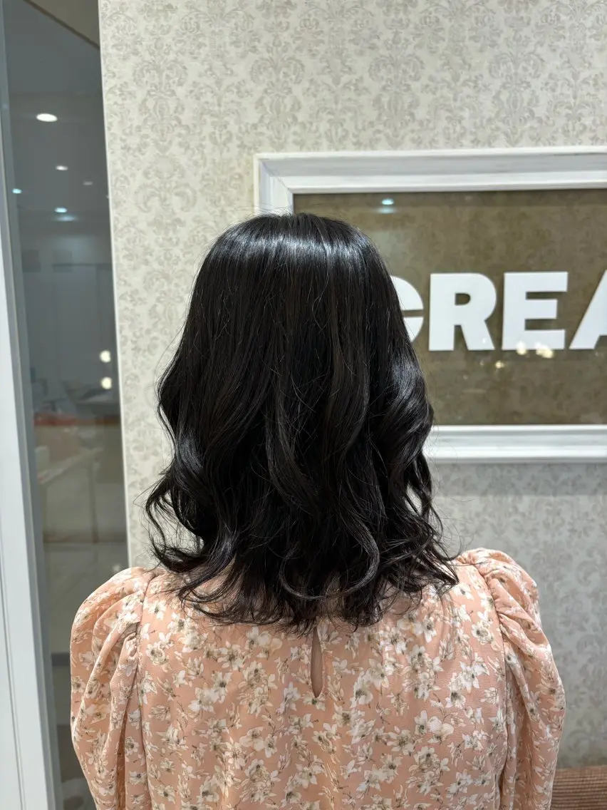 ミディアム ヘアセット ブリーチなしカラー/ 暖色カラー/艶カラーのヘアスタイル