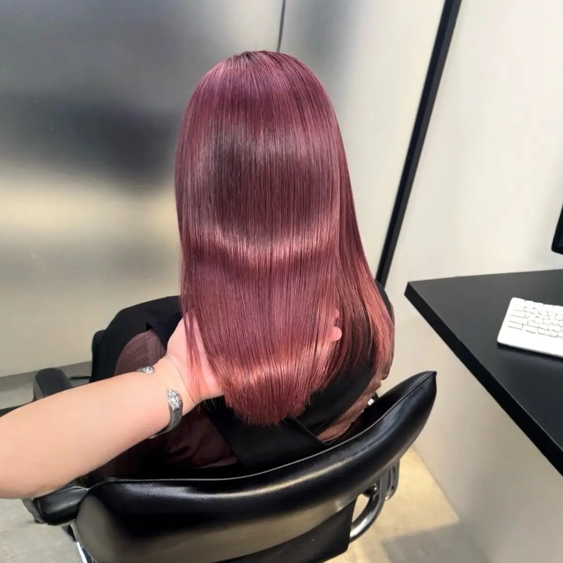ミディアム カラー ヘアカラー トリートメント 及川シゲル 髪質改善講師のヘアスタイル