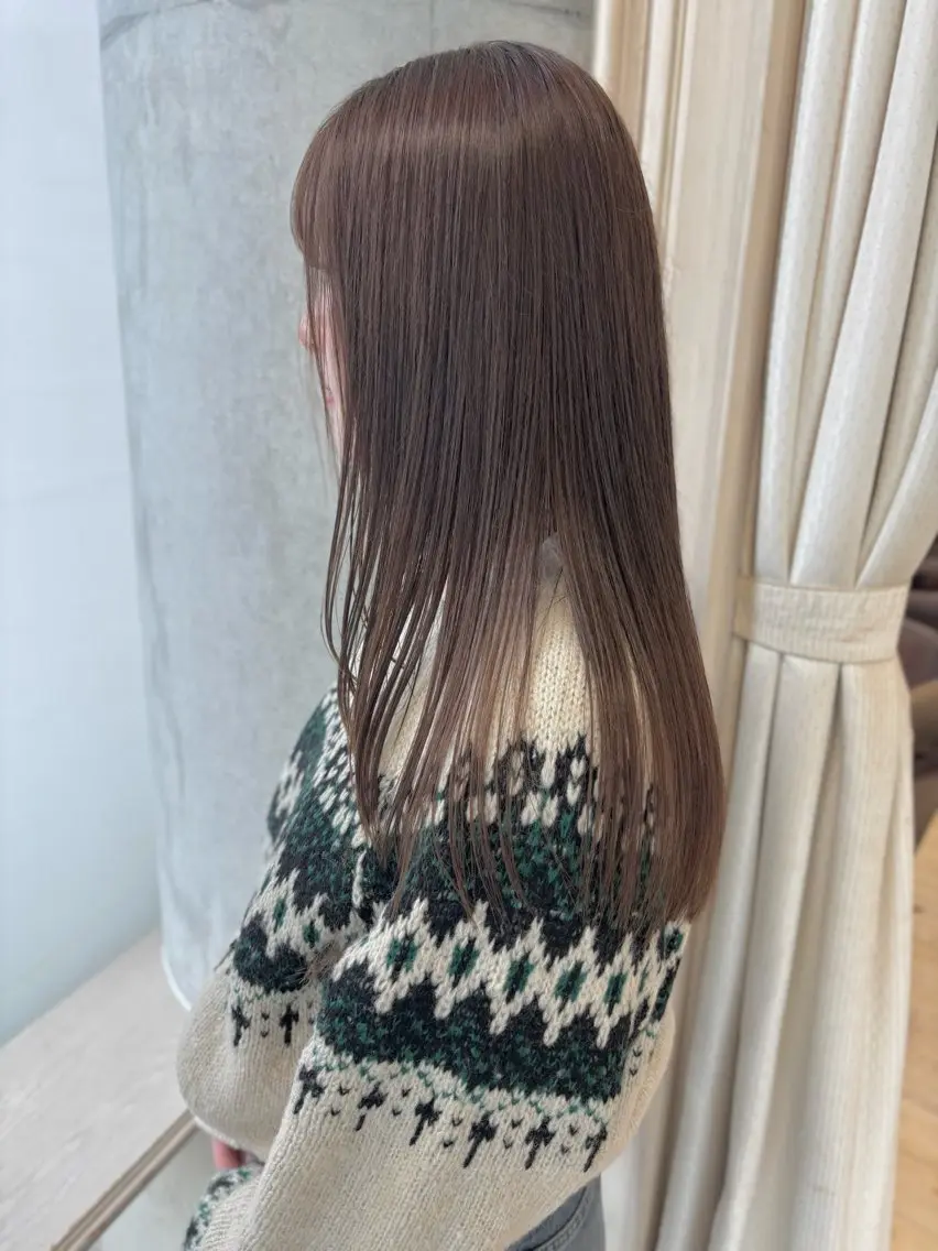 セミロング カラー ベージュカラー 透明感カラー グレージュ オリーブベージュ レイヤーカット カット ヘアカラー トリートメント サソウ ユリエ🥥のヘアスタイル