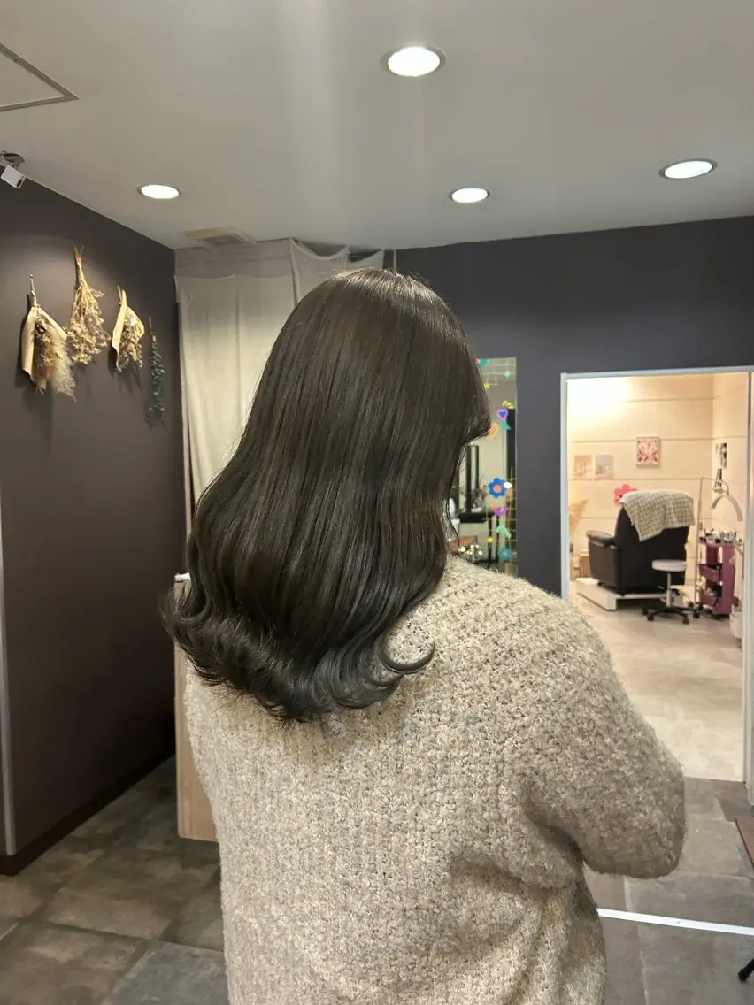 セミロング 吉村 夏椰のヘアスタイル