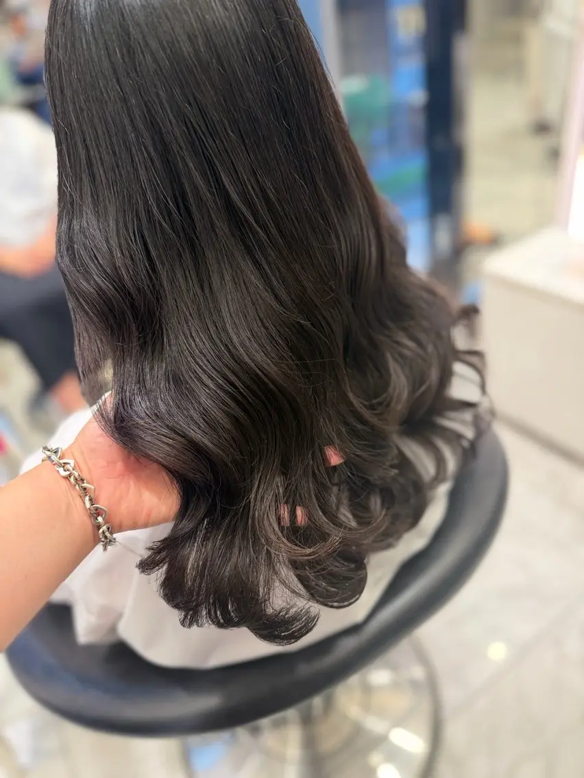 ロング カラー アッシュ アッシュブラウン ブラウンカラー 透明感カラー 韓国風ヘア カット ヘアカラー トリートメント 韓国カラーお任せ❤️ アサコサユリ🎀の眉毛・アイブロウイメージ
