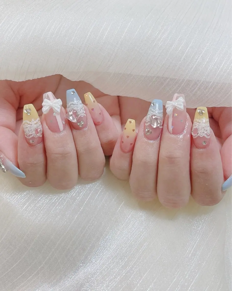 ネイル チークネイル ドット フラワーネイル フレンチネイル キラキラネイル ハンドネイル Speraネイル 大宮店🎀のネイルデザイン