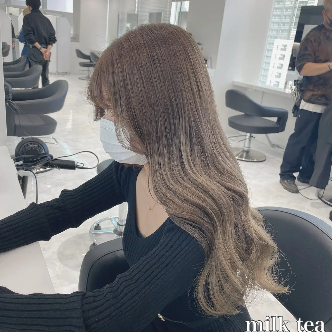 セミロング カラー ヘアアレンジ 🫧モテる💗ダメー ジレスハイトーン🫧のヘアスタイル