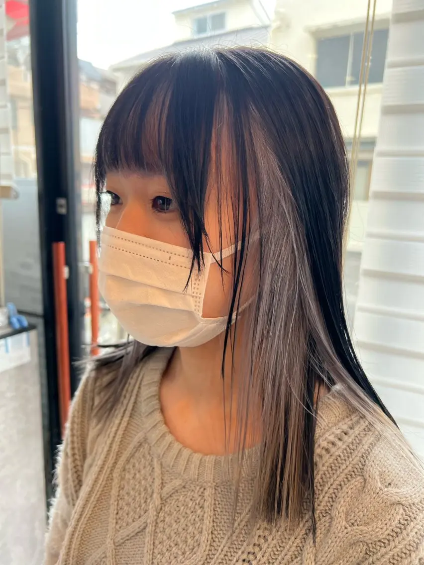 ミディアム カラー ブリーチ シルバー ホワイトシルバー カット ヘアカラー メテオ ／ヘアカラー 西川菜実のヘアスタイル