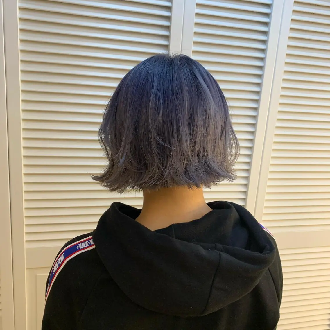 カラー ブリーチ ラベンダーカラー ラベンダーグレー 天野 利咲のヘアスタイル