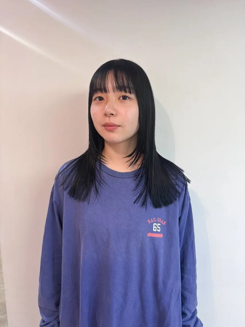 ミディアム カラー 顔まわりレイヤー レイヤーカット Seeknext // Rukaのヘアスタイル