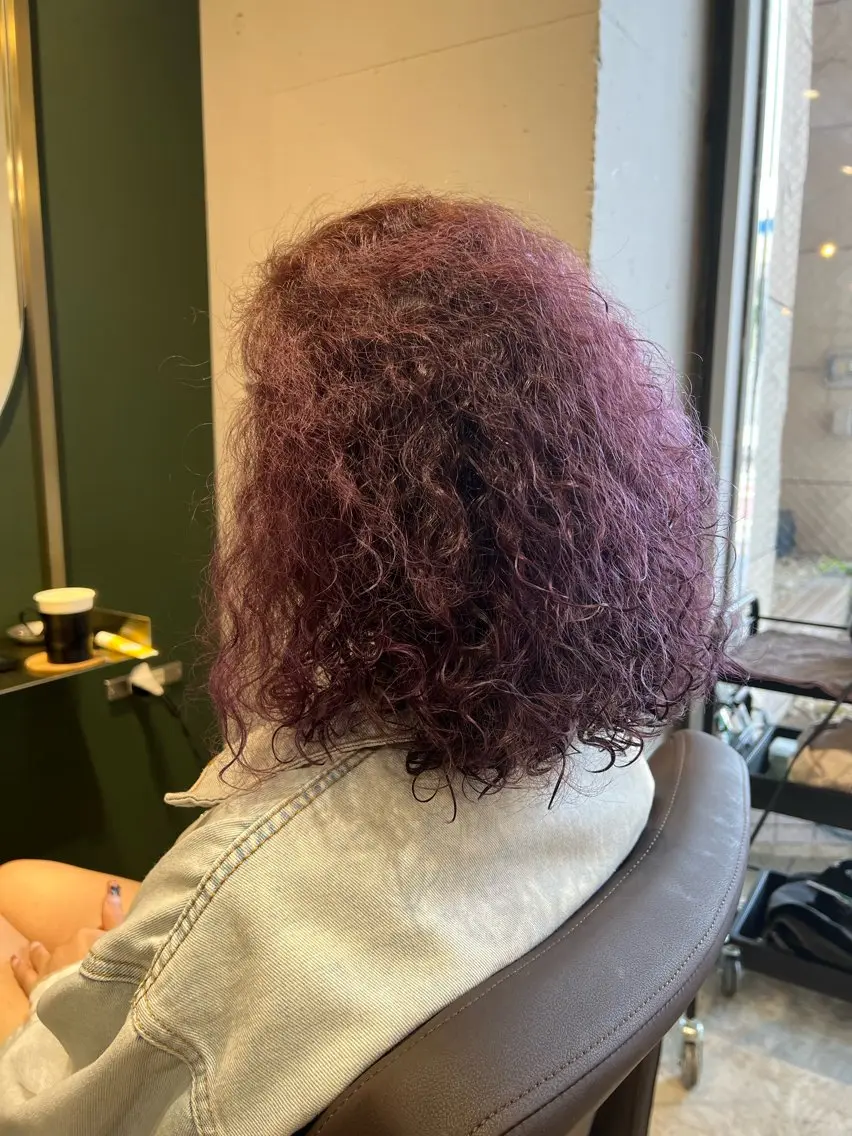 ミディアム カラー パーマ ピンクカラー ピンクパープル パープルカラー ヘアカラー トリートメント ヘッドスパ カラースペシャリスト しょう🧑🏼🎨のヘアスタイル