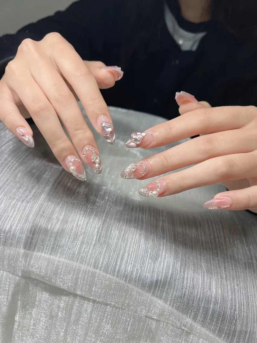 ネイル オーロラネイル チークネイル 長さ出し フットネイル フレンチネイル ハンドネイル Lee Nailsのネイルデザイン