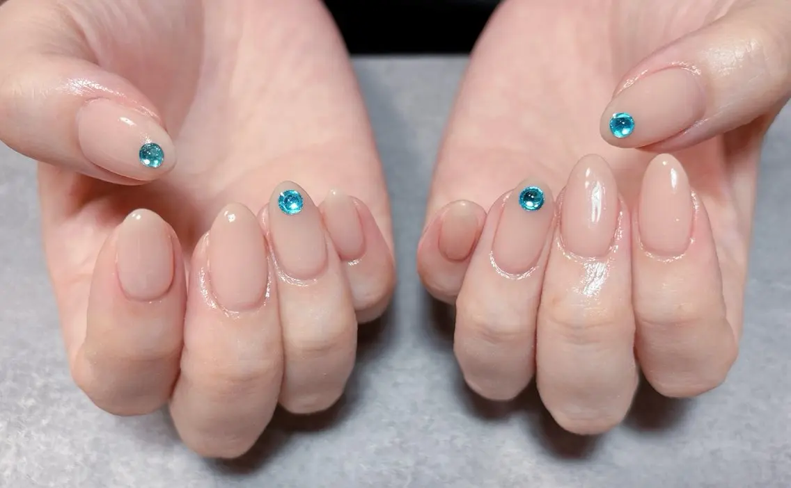 ネイル 韓国ネイル マグネットネイル ニュアンスネイル ストーンネイル 夏ネイル ハンドネイル ハンドケア 💫ゆか_ Nailartistのネイルデザイン