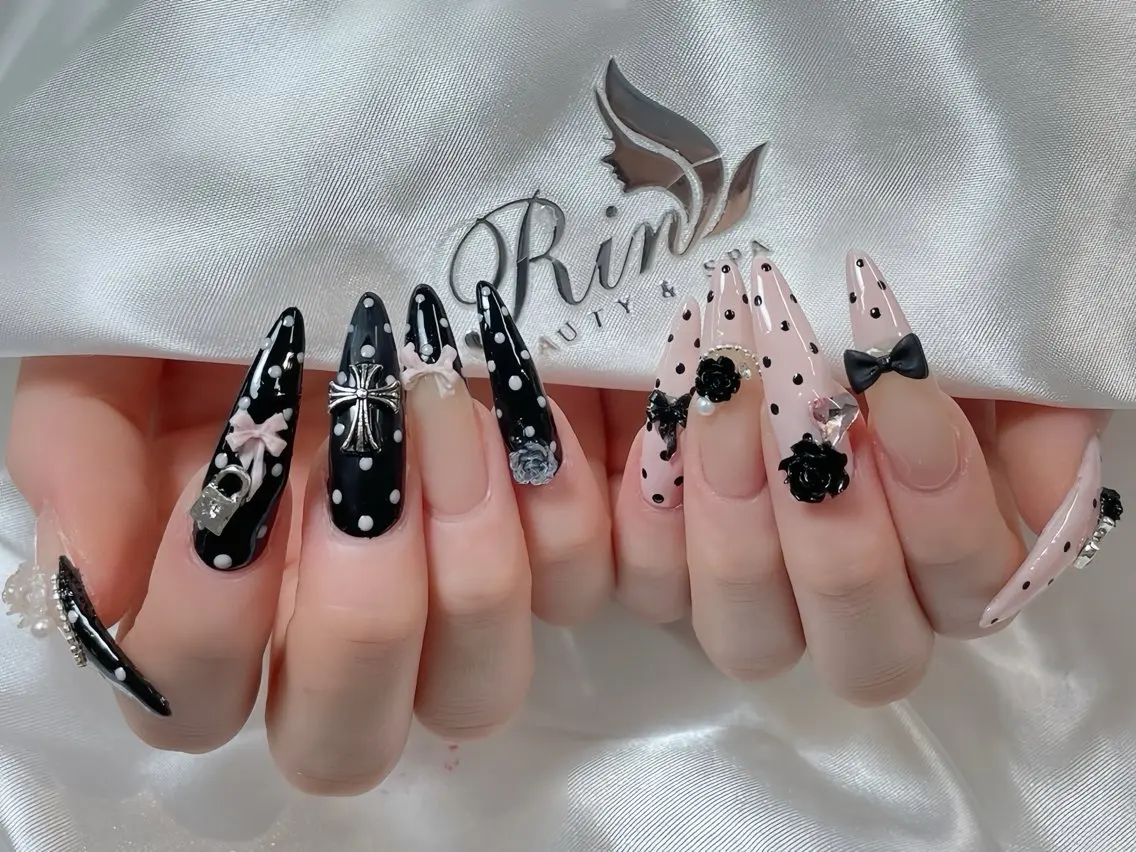 ネイル ボルドー フレンチネイル グラデーション キラキラネイル 韓国ネイル ハンドネイル Rin Nail 新大久保店のネイルデザイン