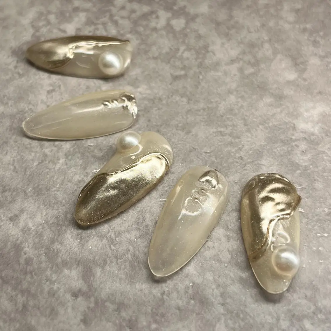 セミロング ネイル ゴールド ミラーネイル RIONnail Yurikaのネイルデザイン
