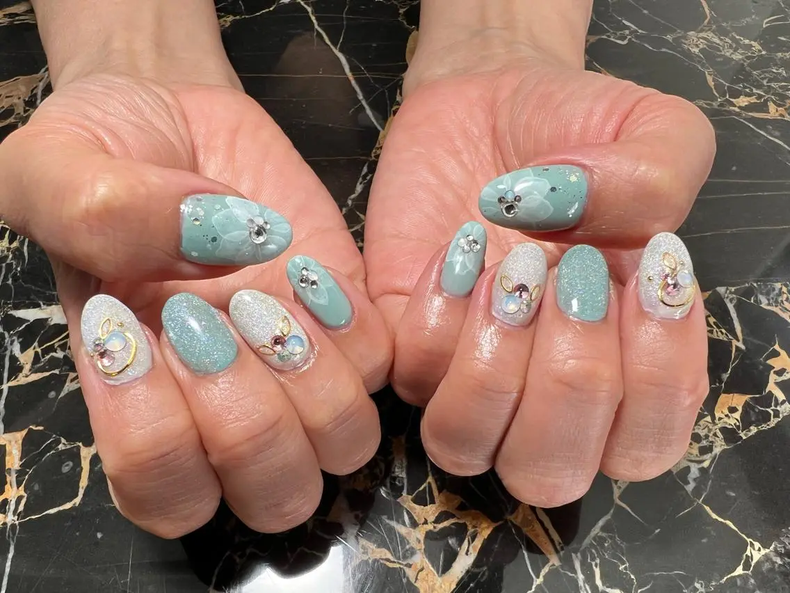 ネイル フラワーネイル キラキラネイル 春ネイル ハンドネイル たきぐち みちこのネイルデザイン