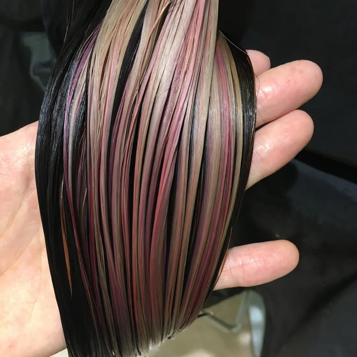 セミロング カラー ヘアアレンジ ピンクカラー パープルカラー レッドカラー ユニコーンカラー きむえり/髪質改善 /うねり広がり改善のヘアスタイル