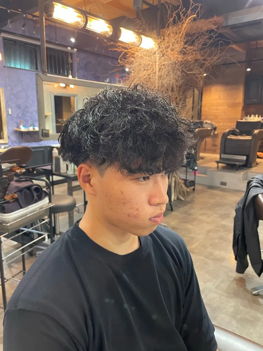 パーマ メンズ lit. 濵崎寛太のヘアスタイル