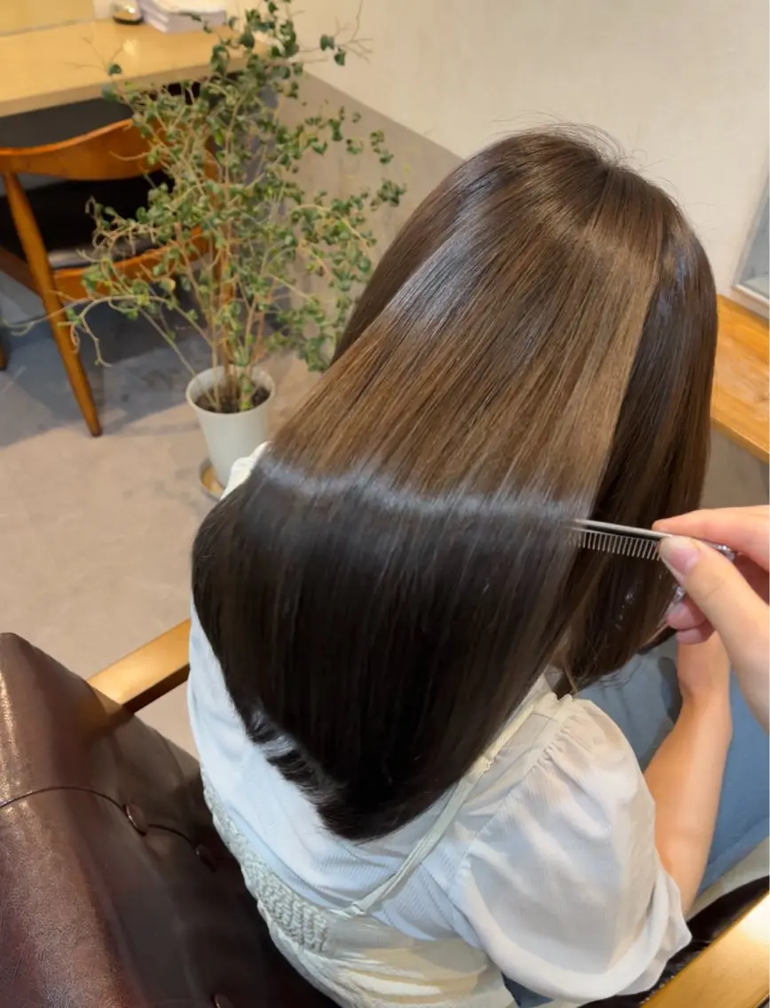 セミロング 堤　葵生/透明感カラ ー/髪質改善縮毛矯正のヘアスタイル