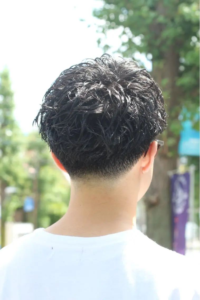 メンズ カット 俊フェードカットレ ディースモデル募集のヘアスタイル