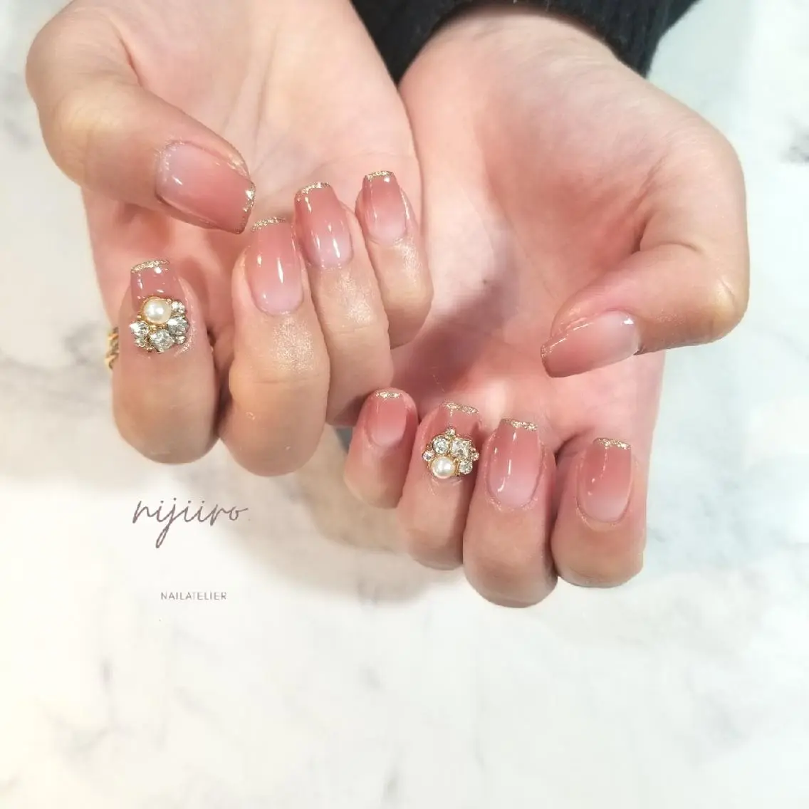 ネイル フレンチネイル グラデーション ラメ(グリッター) ハンドネイル nijiiro🌈 サトウのネイルデザイン