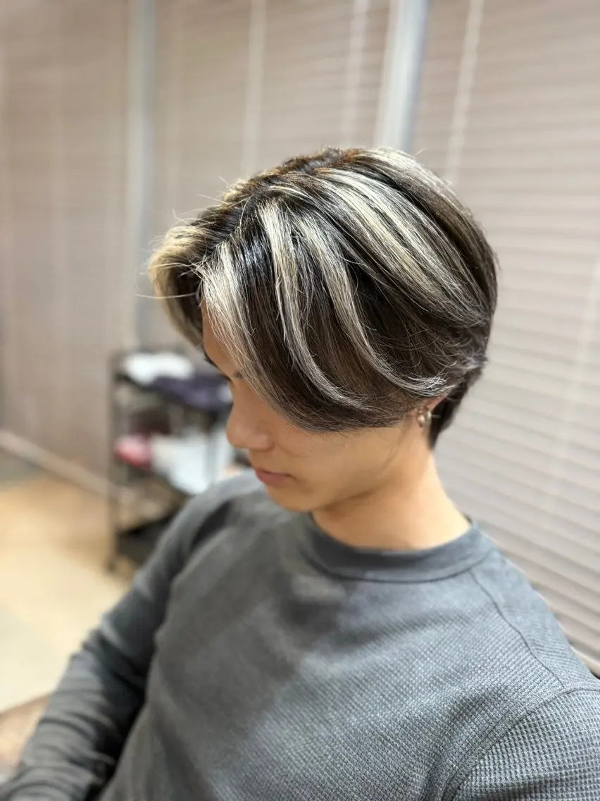 ショート ハイライト ヘアカラー トリートメント 山影✨バレイヤージュ ハイライト✨メンズ◎のヘアスタイル