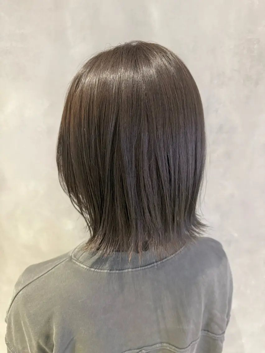 ミディアム カラー ブリーチ ブルーカラー ブルージュ ブリーチなしカラー カット ヘアカラー トリートメント 長谷川 沙紀のヘアスタイル