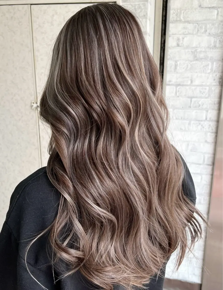 カラー ハイライトカラー ヘアカラー 永瀬 陽菜のヘアスタイル