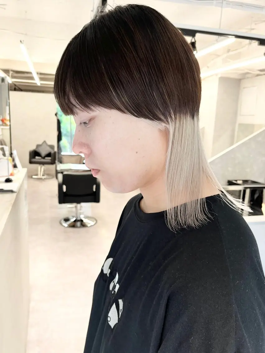 ショート カラー メンズ 前下がりボブ メンズハイトーン メンズインナーカラー デザインカラー ダブルカラー デザインカラー 小西勇次のヘアスタイル