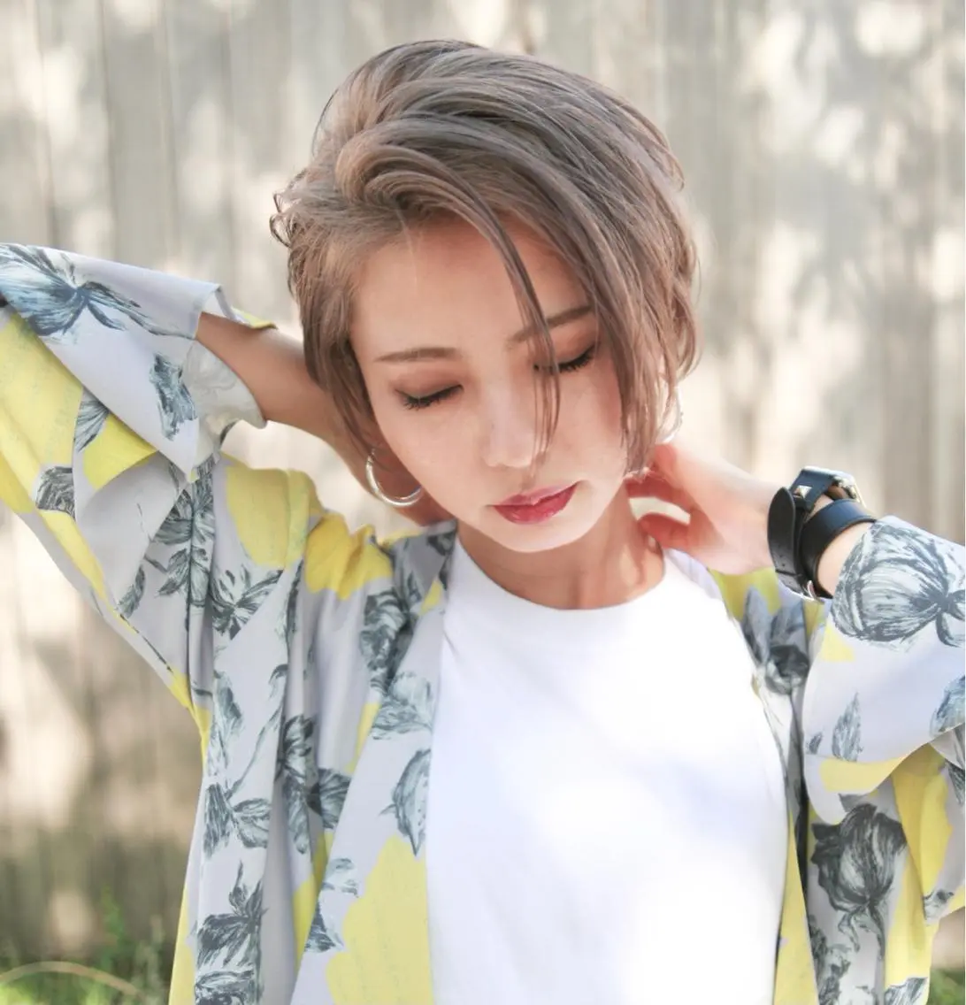 ショート カラー ブリーチ ハイトーンカラー 🩵縮毛矯正 髪質 改善 美髪🩵のヘアスタイル