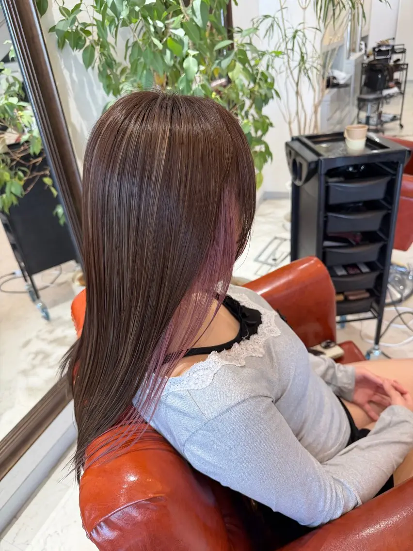 ロング カラー ベージュカラー デザインカラー ハイライトカラー ピンクカラー ハイライト 小林 莞奈のヘアスタイル