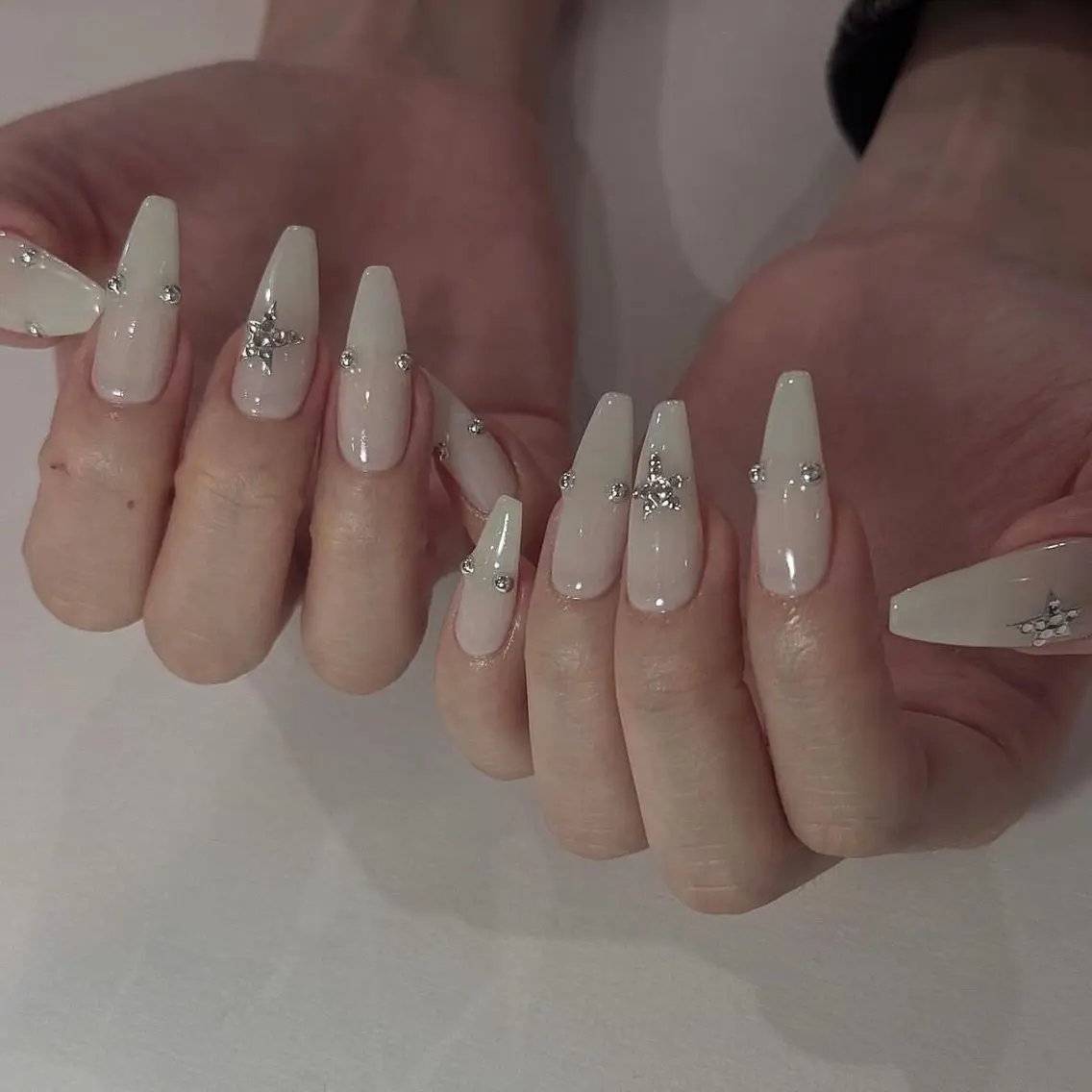 ネイル フレンチネイル キラキラネイル 韓国ネイル シンプルネイル ワンホンネイル ハンドネイル MEI Nailのネイルデザイン
