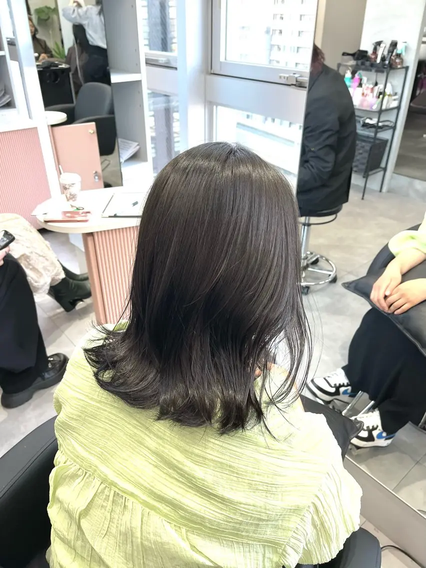 ミディアム ミディアムレイヤー レイヤーカット 岸田 悠佑のヘアスタイル