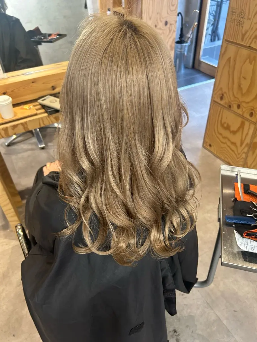 セミロング カラー Sia中野新橋　店長 田中　優莉乃のヘアスタイル