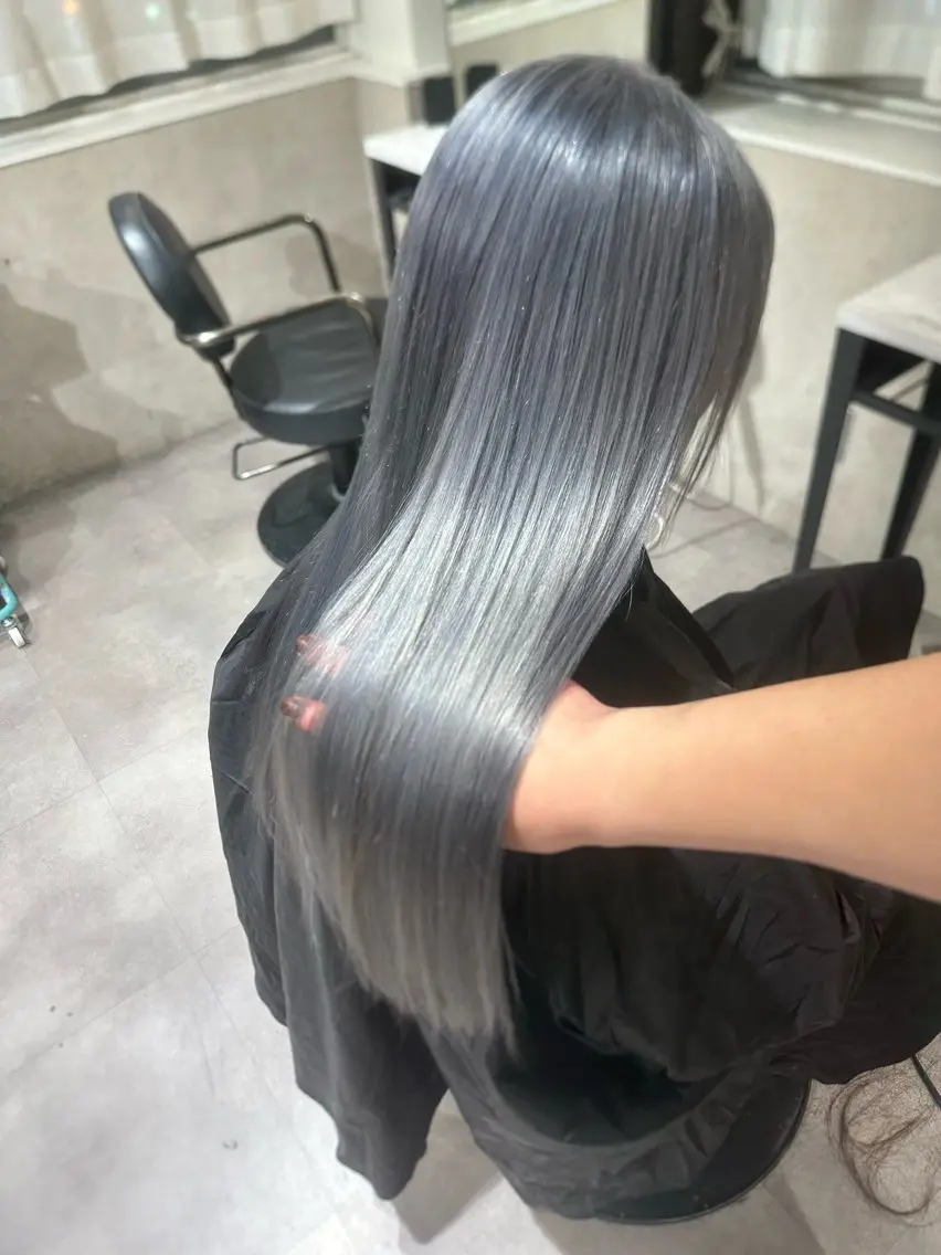 ロング カラー ハイトーンカラー シルバー ロング ヘアカラー トリートメント ヘアセット 🇰🇷ハイトーン× 韓国レイヤー레이어드のヘアスタイル