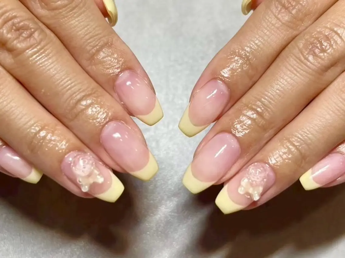ネイル フレンチネイル 黄色 🫧ちゅるん/韓国 Ayano𓈒🎀のネイルデザイン