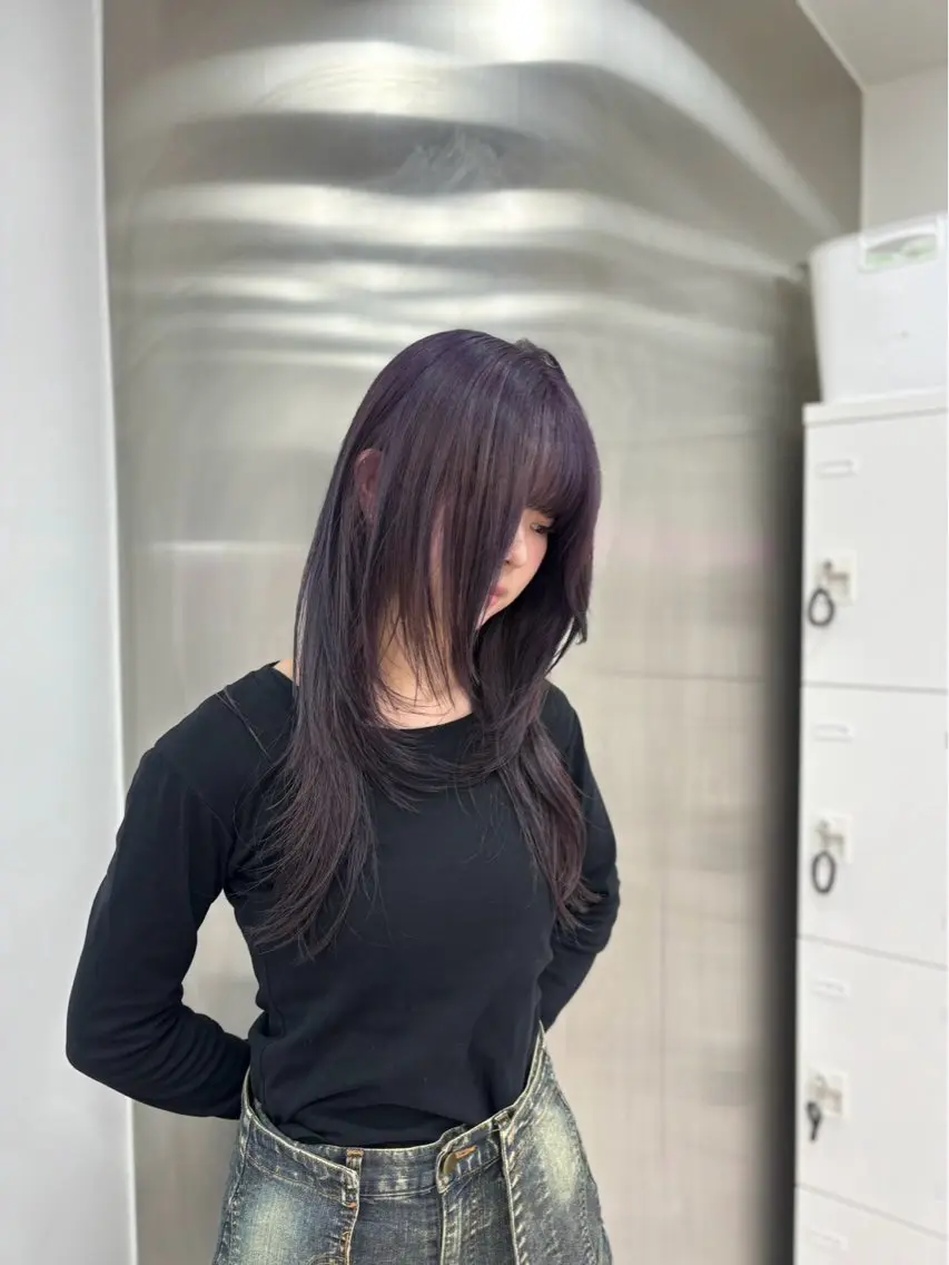 ロング カラー 抜け感レイヤー︴ ニュアンスカラーのヘアスタイル