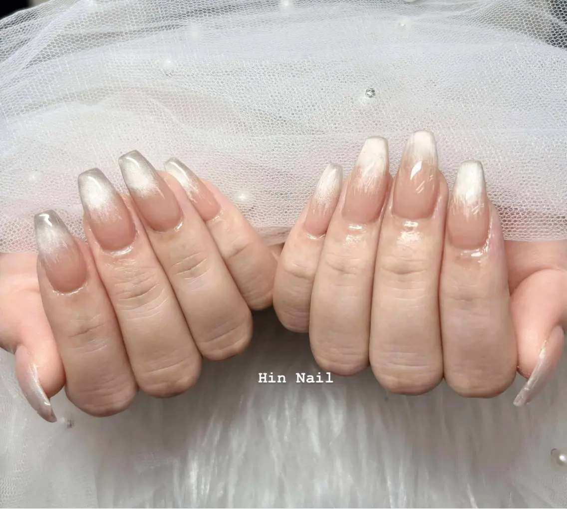 ネイル ボルドー チークネイル フレンチネイル グラデーション キラキラネイル ハンドネイル HIN NAILのネイルデザイン