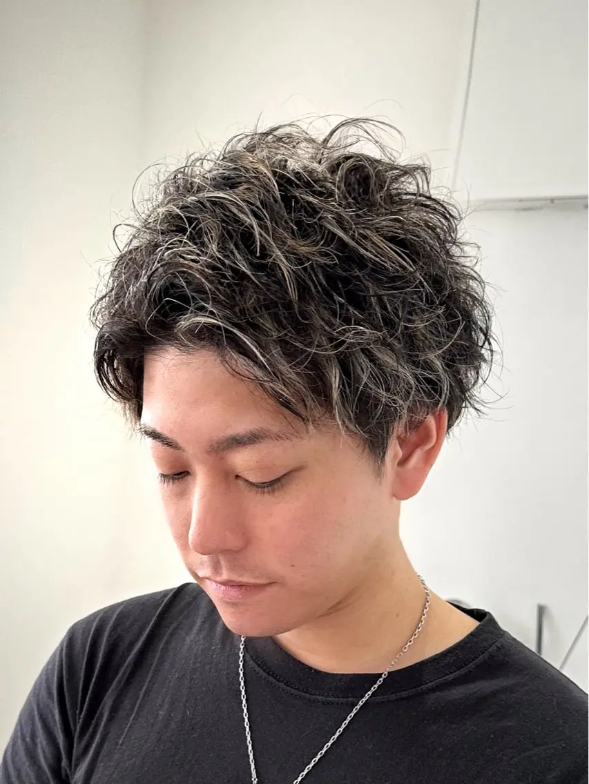 カラー パーマ メンズ アップバング メンズハイライト ハイライトカラー ハイトーンショート 特化吉田義隆のヘアスタイル
