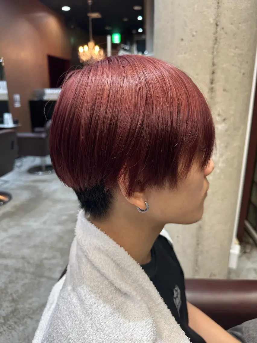 ミディアム カラー メンズ ボルドーカラー カット ヘアカラー 岩永 大夢のヘアスタイル