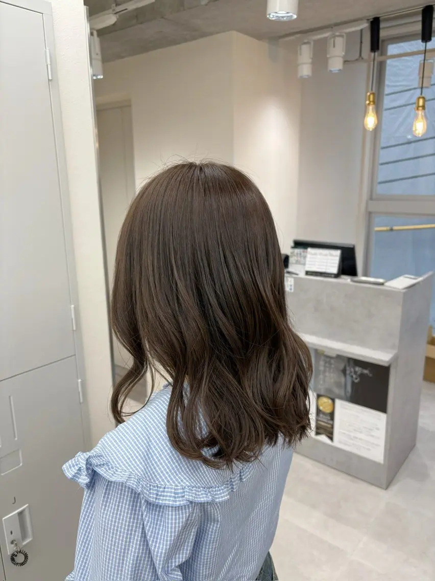 セミロング カラー カット ヘアカラー トリートメント NaVIユウジ 透明感カラーのヘアスタイル