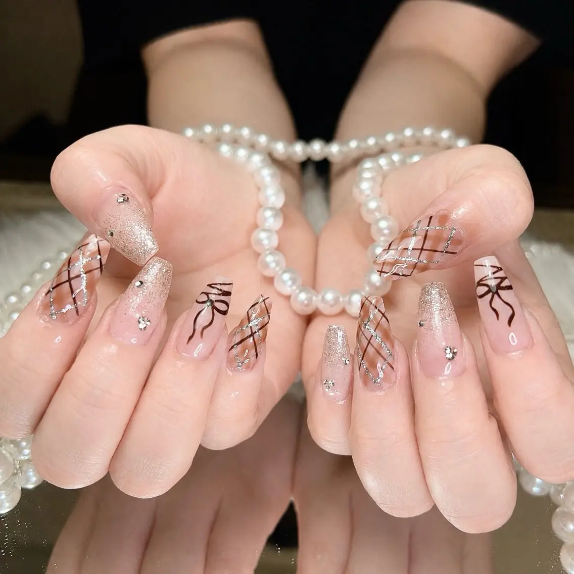 ネイル オーロラネイル 長さ出し フラッシュネイル フレンチネイル ジェルネイル ハンドネイル Amee Nail Salonのネイルデザイン