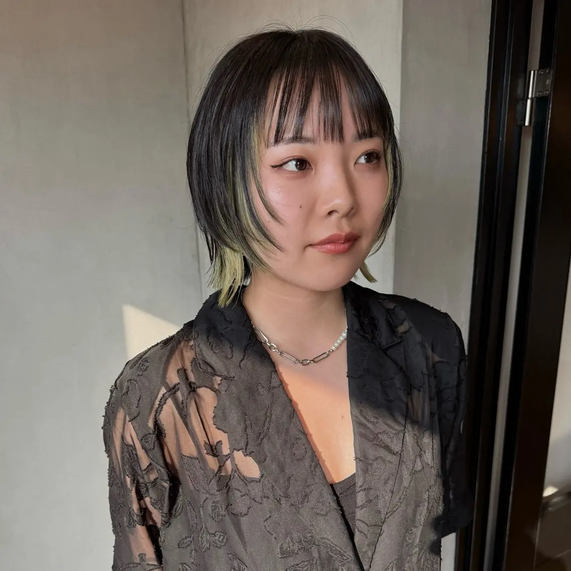 ショート ボブレイヤー ボブ レイヤーカット 外ハネヘア ベージュカラー/長岡 レイヤーカット/コウのヘアスタイル