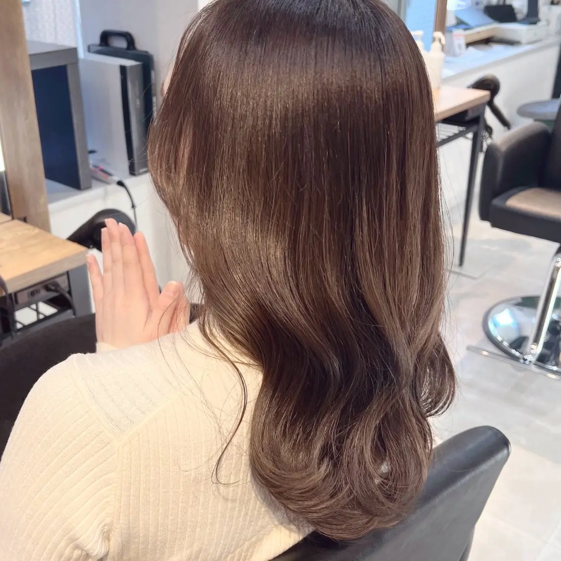 セミロング カラー ブリーチ 透明感カラー グレージュ ブリーチなしカラー 学生 カット ヘアカラー トリートメント ヘッドスパ 透明感カラー/艶髪 🌷ちばなお🌷のヘアスタイル