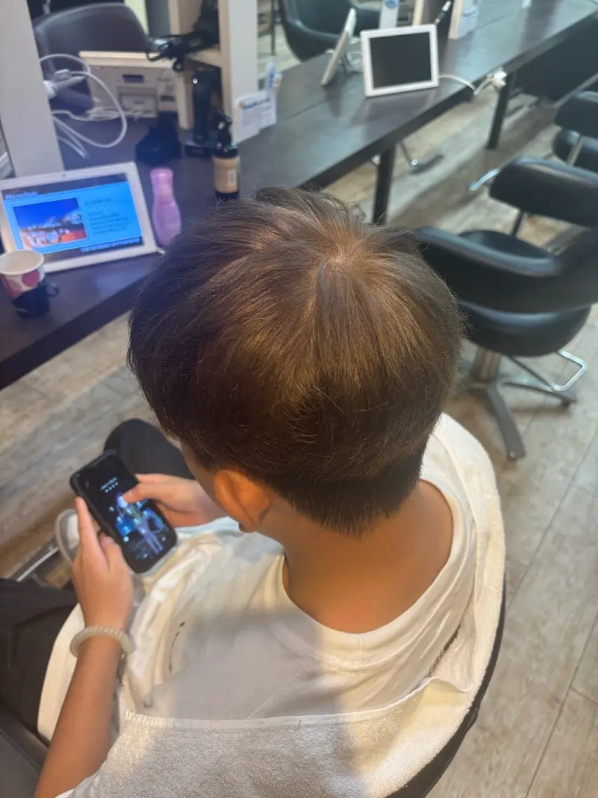 ショート カラー 岡本 大吉のヘアスタイル