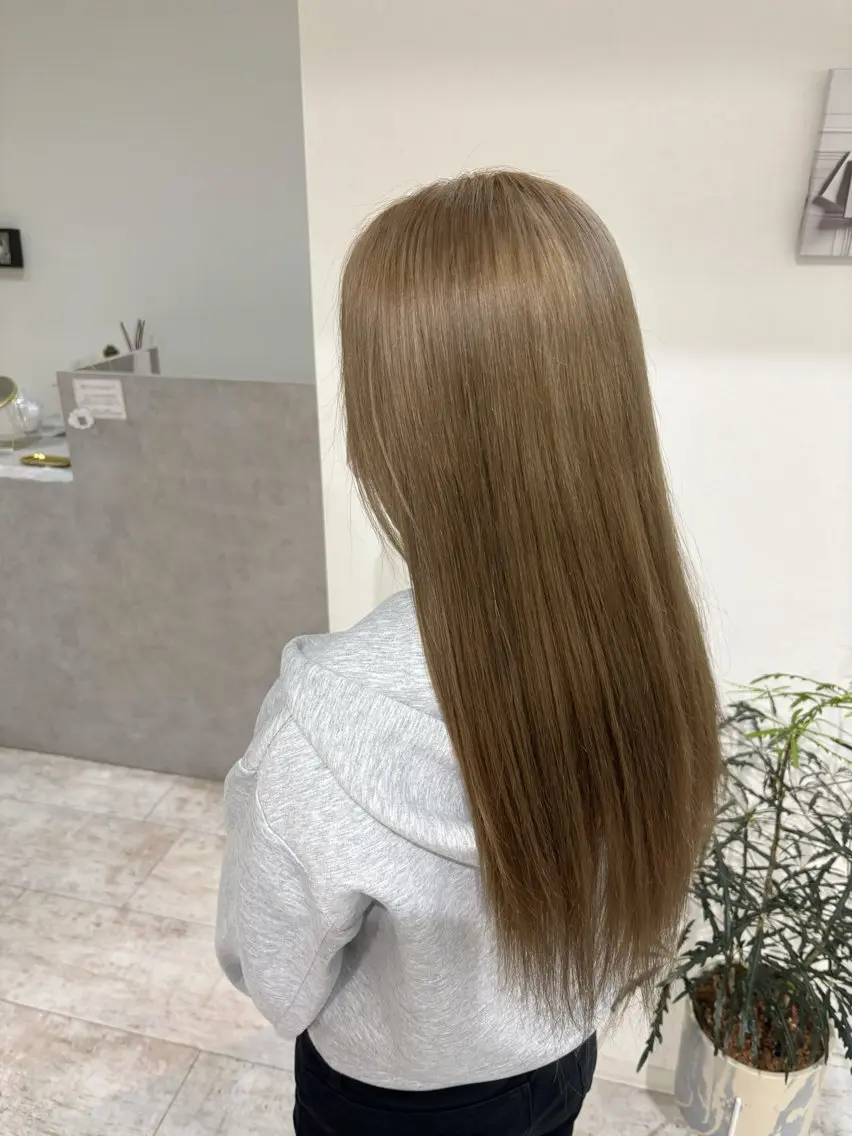 ロング カラー ベージュカラー ヘーゼル ヘアカラー piLLon mayuのヘアスタイル