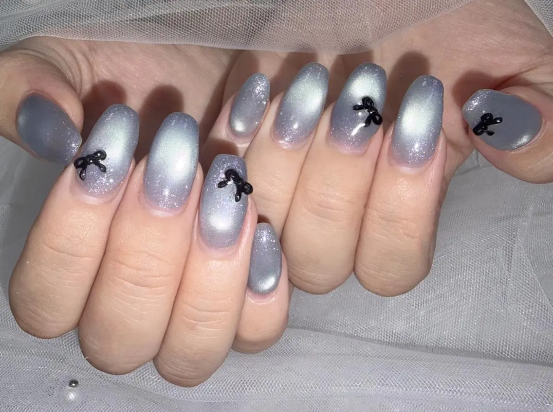 ネイル ブルー 韓国ネイル マグネットネイル ワンカラーネイル リボン ハンドネイル 🪞Purasia. nail|肌管理💎のネイルデザイン