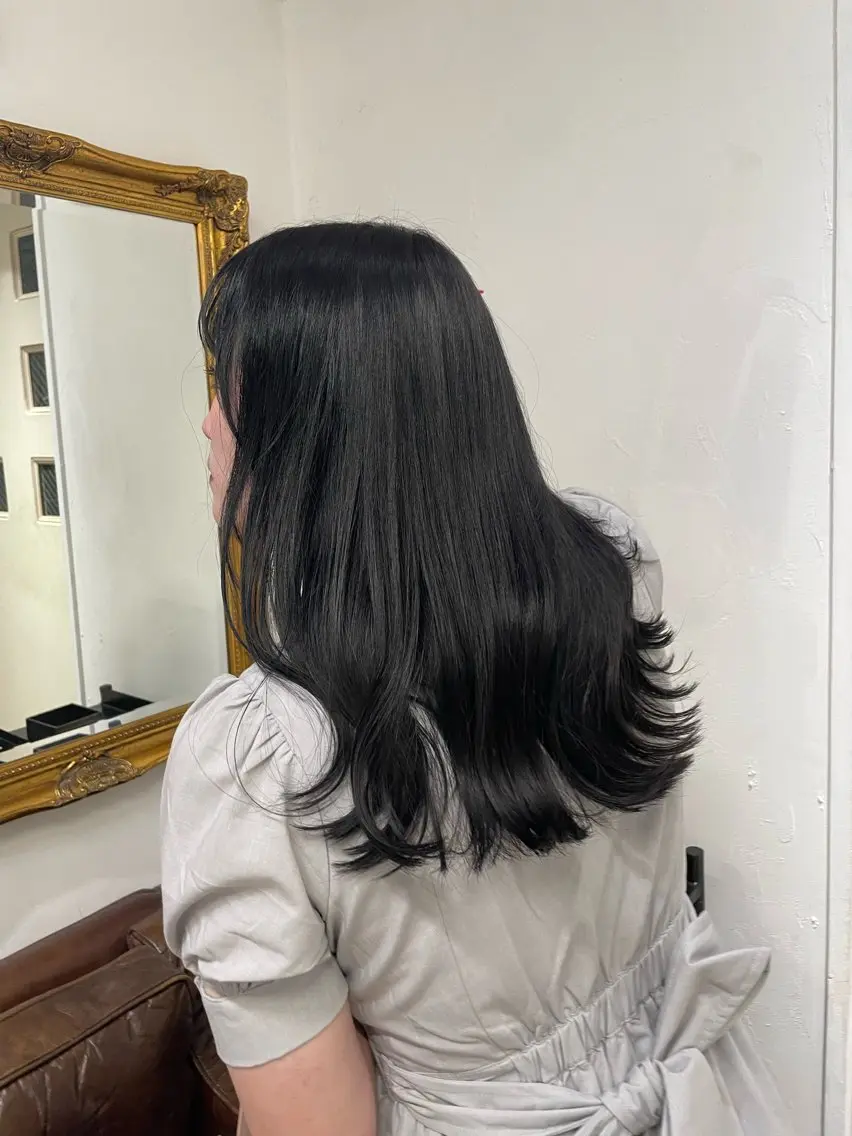 セミロング カラー ミルクティー× グレージュMOMOのヘアスタイル