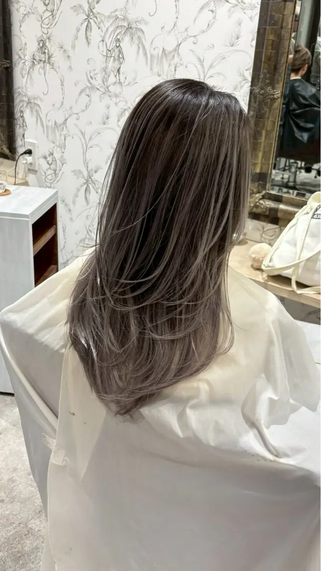 ロング カラー 紅都🫧赤みなし 透明感水光カラーのヘアスタイル