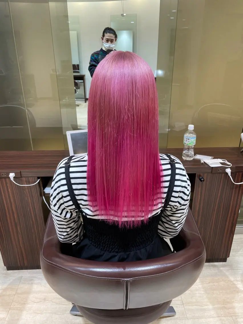 ロング カラー ブリーチ ピンクカラー TAYA 玲央のヘアスタイル